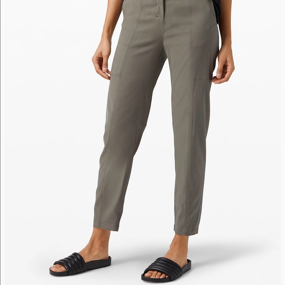 Lululemon crop trousers